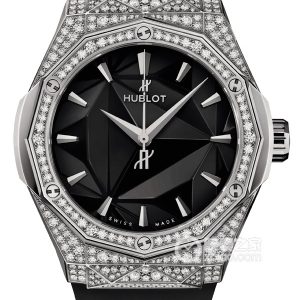 Hublot Classic Fusion 550.NS.1800.RX.1604.ORL19 Titanium, set with 210 diamonds, weighing approximately 1.40mm - Image 1